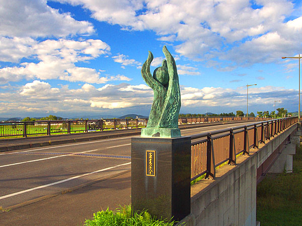 橋のモニュメント