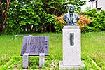 高橋房次先生之像と顕彰碑